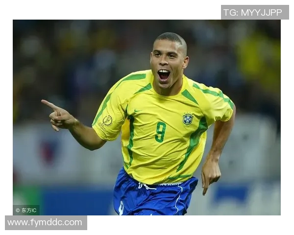 现世界顶级足球明星的风采与成就解析