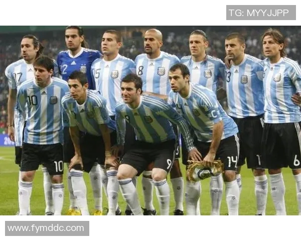 冲向足球明星的瞬间捕捉与激情时刻的精彩回顾 冲向足球明星的瞬间捕捉与激情时刻的精彩回顾